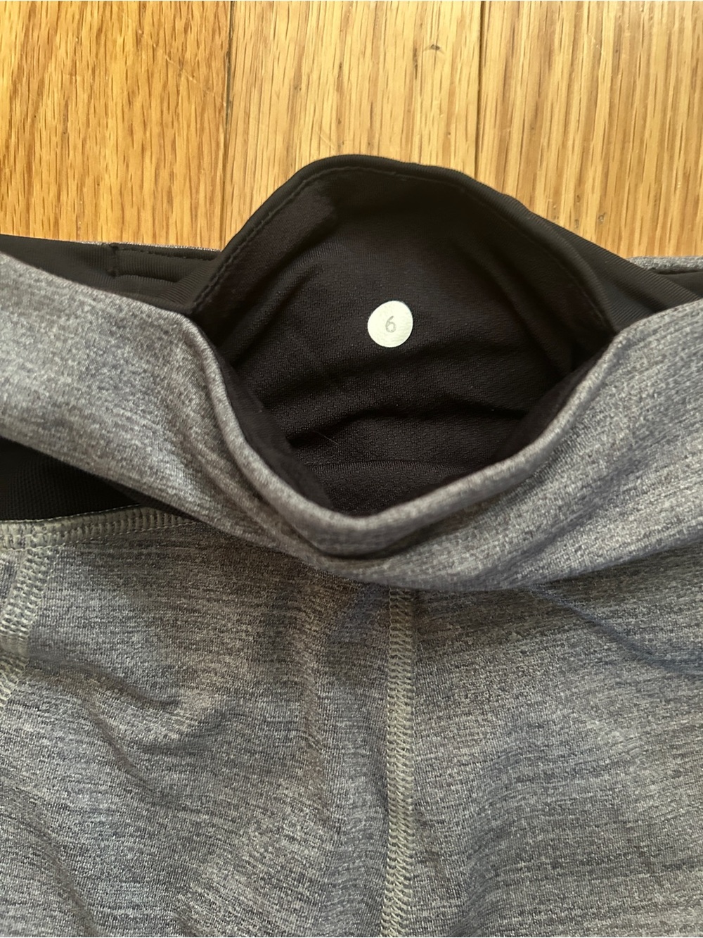 Lululemon size 6 - Picture 2 of 2